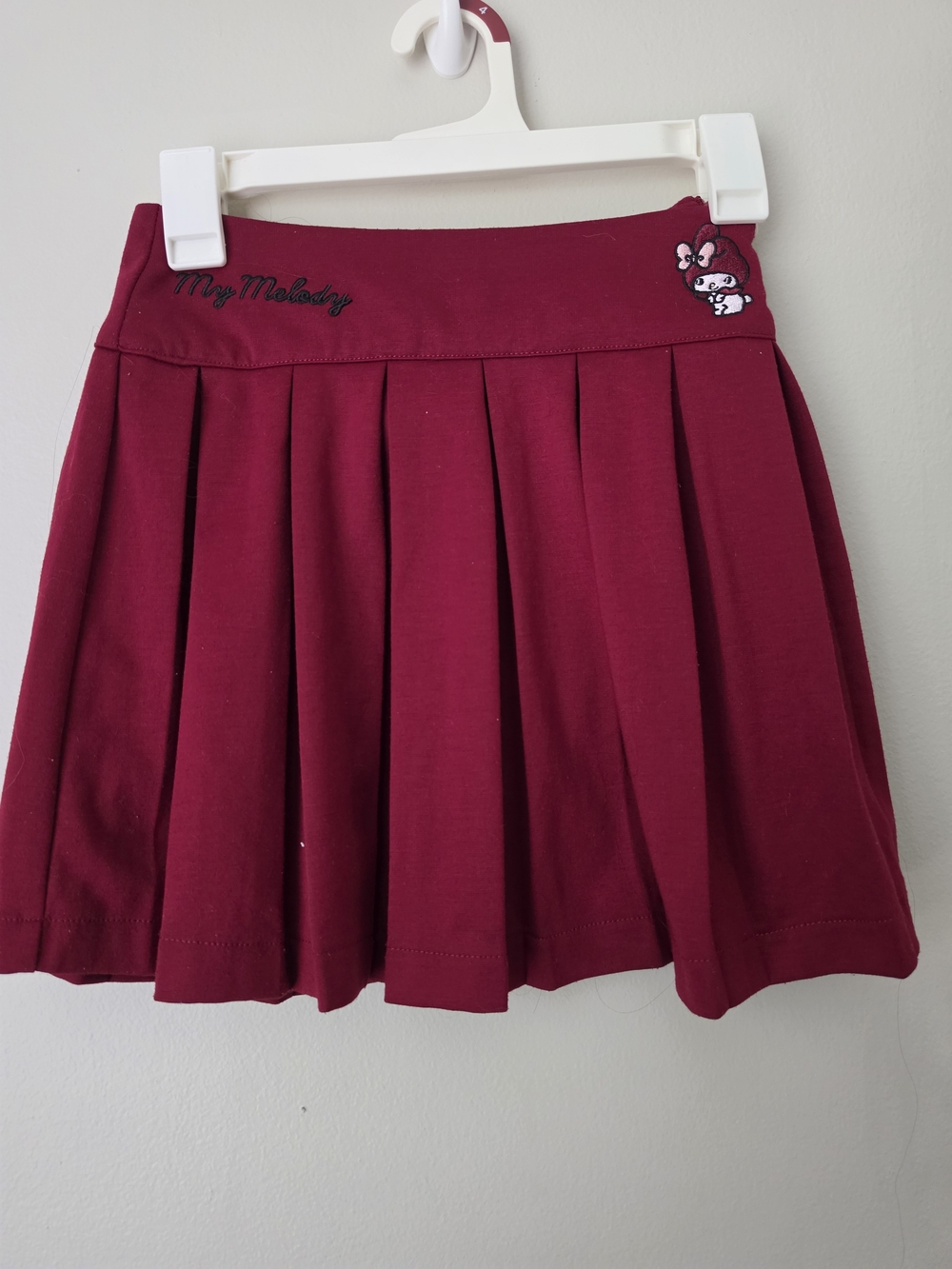 Women's Pleated Mini Skirt in Burgundy